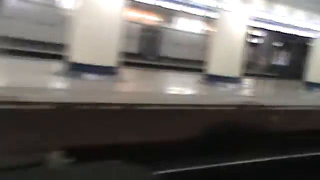 Trains at London Victoria Station смотреть онлайн