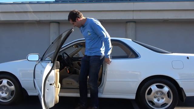 Acura Legend купе 1994 года доказывает, что Acura когда-то была крутой смотреть онлайн