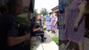 По которой я с тобой любимый рядышком прошла... Песни под Гармошку..