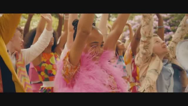 Мини диско. Танцуют все! (2023) Трейлер на русском смотреть онлайн