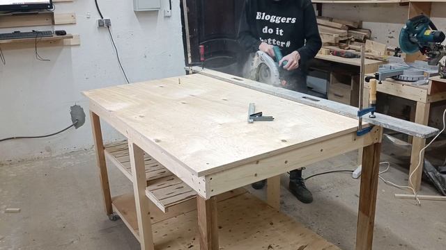 Сделал новый рабочий стол "верстак" из старого, со встроенным фрезером смотреть онлайн