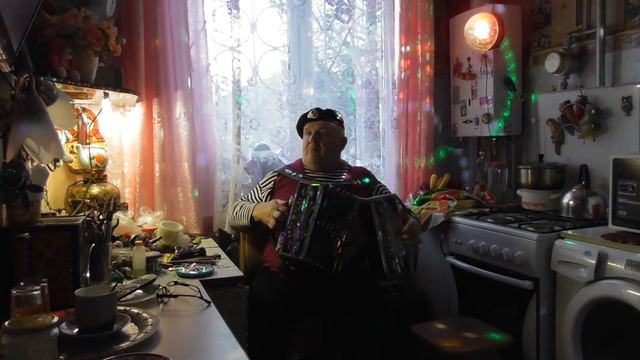 прошло 9лет\как я\эту писню зграл в 2012г\и вот сейчас\шол казак по дороге домой\слухач\самоучка\ смотреть онлайн