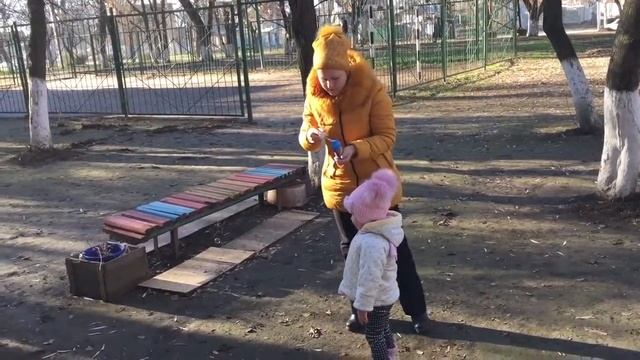 Прогулка. Видео для детей. Дуем мыльные пузыри смотреть онлайн