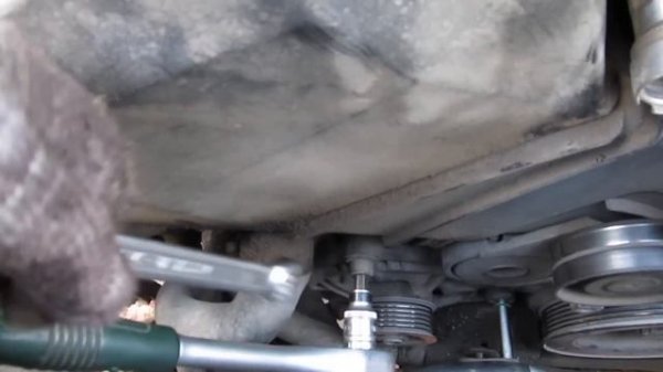 Как снять генератор Audi A6 C5