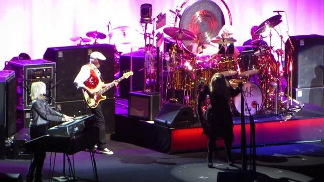 Fleetwood Mac - "You Make Loving Fun" - November 29, 2014 at The Forum (Inglewood, California) смотреть онлайн