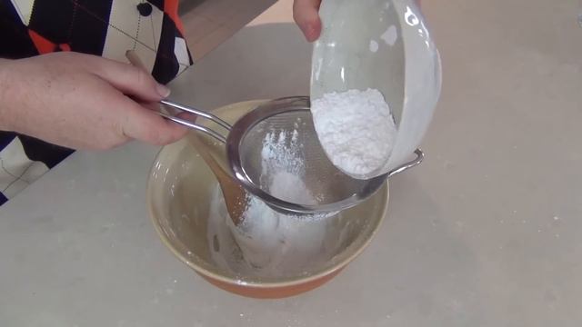 ROYAL ICING - QUICK AND EASY RECIPE - No Mixer Required смотреть онлайн