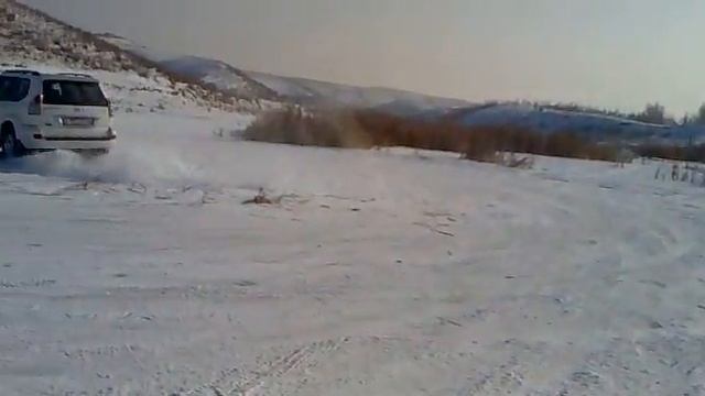 Тойото прадо 120 над льдом