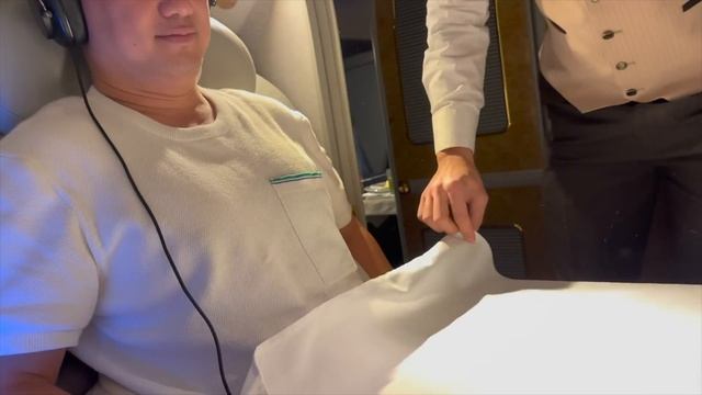 Review: Emirates A380 | First Class | Dubai to NYC/JFK смотреть онлайн