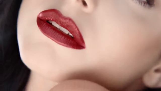 Ожидаемая реклама от Мерве Болугур!❤ смотреть онлайн