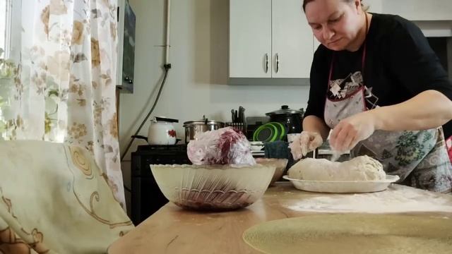 ПОПРОВЕДАЕМ??НАЖАРИЛА ЛЕПЁШКИ, ЗАПЕКЛА РЁБРА, НАЛЕПИЛА ? смотреть онлайн