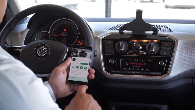 Handleiding voor het instellen van Maps & More app in de Volkswagen up! смотреть онлайн