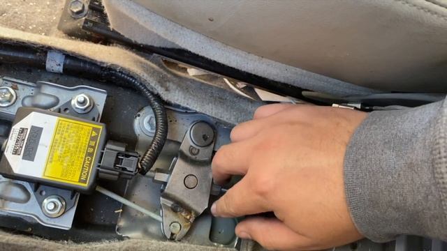 Toyota Prius | Generation 2 (04-09) | How To Tighten E-Brake