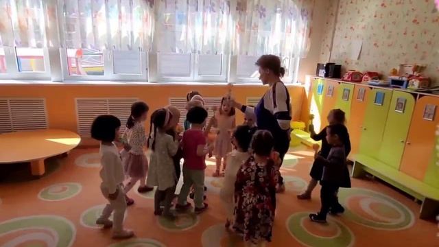Оркестр с погремушками.Чики -чик. "Заводной танец ".Д/сад "Умка" г.Алматы смотреть онлайн