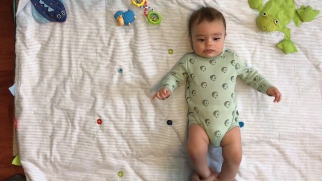 Как научить малыша переворачиваться. смотреть онлайн