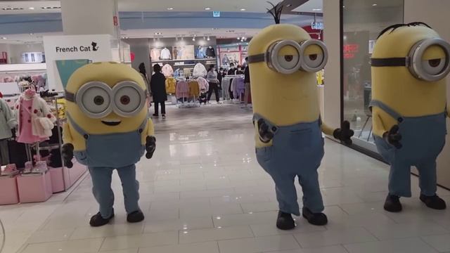 Миньоны танцуют в реальной жизни смотреть онлайн