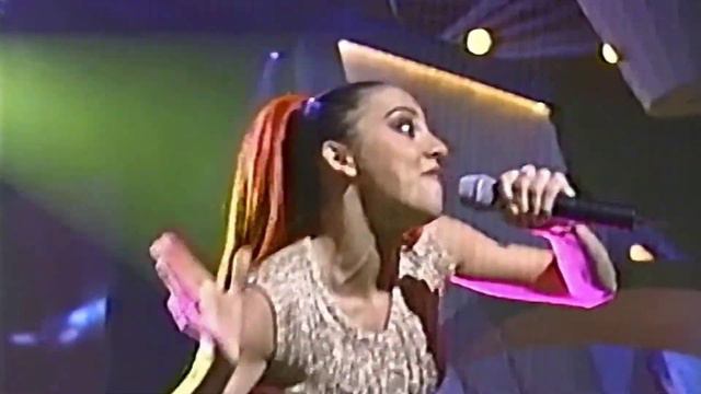 Spice Girls - Spice Up Your Life (Live at Billboard Music Awards 1997) • HD смотреть онлайн
