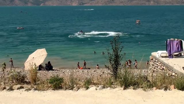 Идиоты на скутерах на Чарваке смотреть онлайн