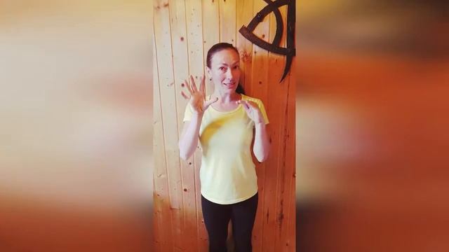 Здоровый гибкий позвоночник Упражнение на вытяжение позвоночника и укрепление мышц спины смотреть онлайн