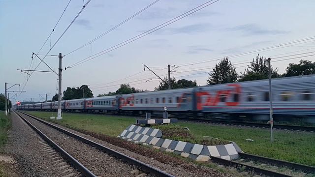 ЧС7 на скорости! с поездом 109 Москва-Анапа по Львовской смотреть онлайн