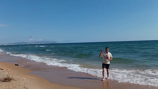 АНАПА - открываю пляжный сезон один. Море так и не прогрелось май 2022. Витязевская коса. смотреть онлайн