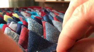 Круглый коврик из уголков ткани, сидушка на стул