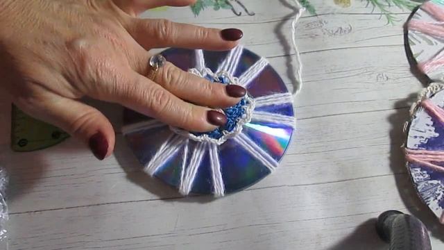 Новогодние украшения своими руками .Снежинки из дисков . смотреть онлайн