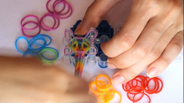 Квадрофиш Браслет на станке из резиночек. Плетение из резинок | Quadrafish Rainbow Loom смотреть онлайн