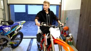 НЕ удержал папин мотик - папина РЕАКЦИЯ. Меняем масло на KTM и на YAMAHA!!!