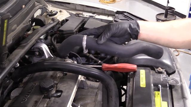 How to Replace Upper Radiator Hose 03-12 Volvo XC90 смотреть онлайн