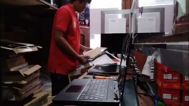 How to replace an LCD on Acer TRAVELMATE P2 TMP214-52 смотреть онлайн