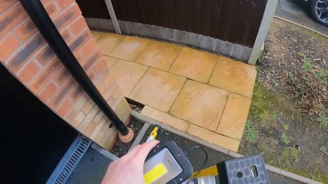 My first job with my own Apprentice- Soffit lights - Electrician смотреть онлайн