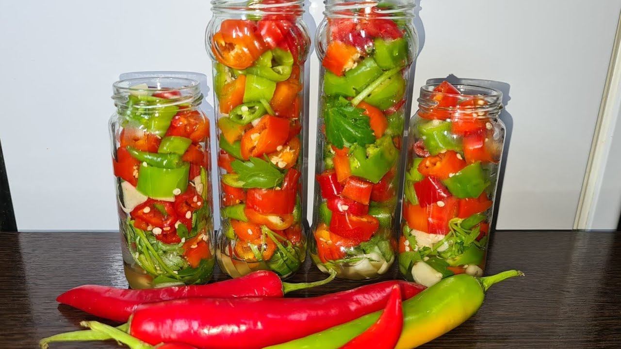 ОСТРЫЙ ПЕРЕЦ НА ЗИМУ СЬЕДАЕТСЯ БЕЗ ОСТАТКА! Маринованный перец (чили) (лучшая замена ХАЛАПЕНЬО) смотреть онлайн