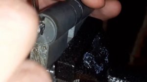 Как вскрыть цилиндровый замок с английским профиля ключа ? ? ?