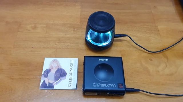 Sony Discman D-82 with cd 8cm смотреть онлайн