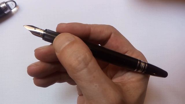 Обзор перьевой ручки Montblanc Starwalker