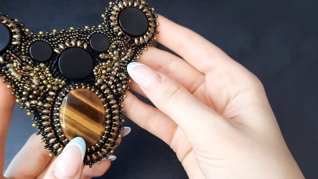 комплект "Чёрная планета" #kolosok #jewerly #бисер #тигровыйглаз #украшения #украшенияручнойработы смотреть онлайн