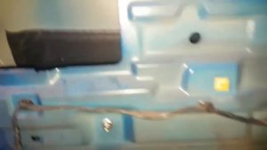 Kia Bongo 3 замки на дверях блокируются сами.