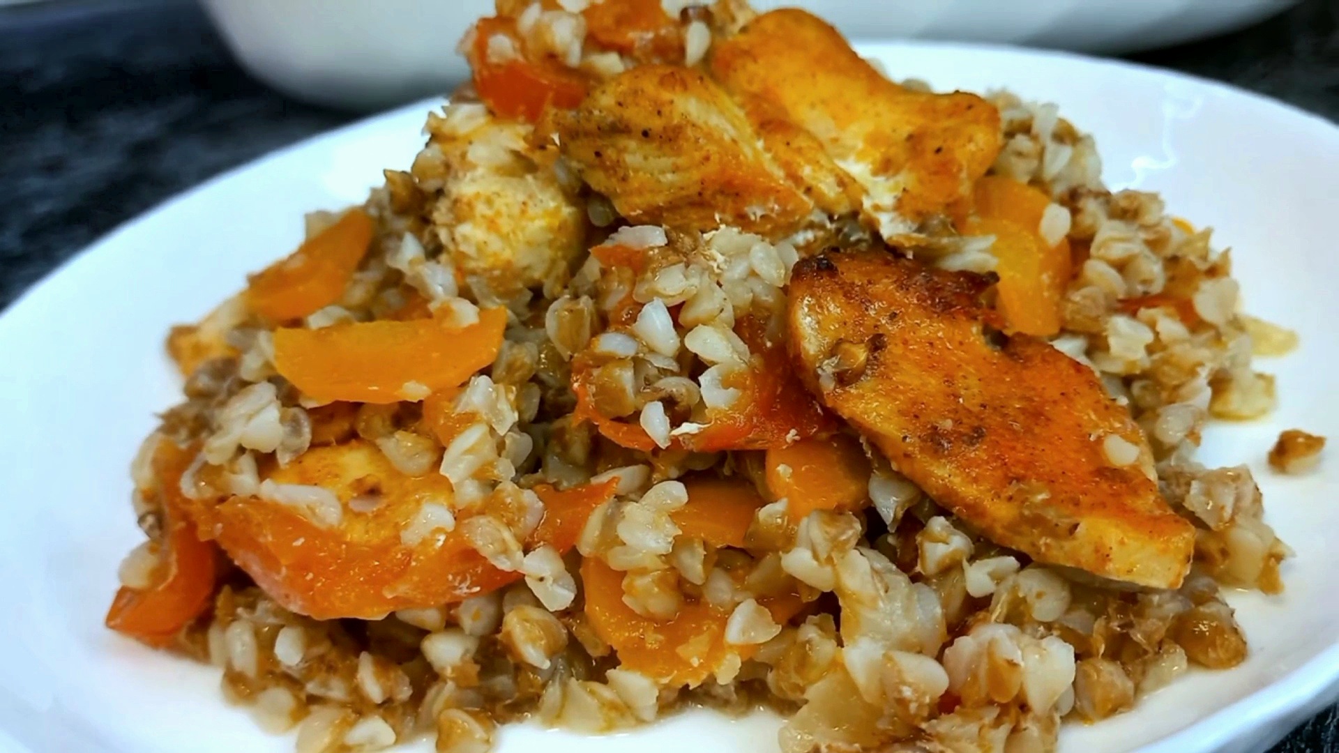 Гречка с курицей и овощами в духовке смотреть онлайн