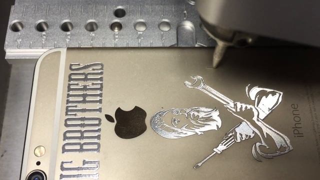 Гравировка на iPhone смотреть онлайн