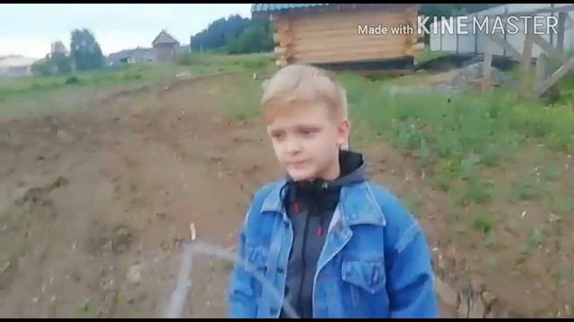 Влог 2⃣, мы хотели запустить змея на берегу озера, но у нас не получилось потому что смотреть онлайн