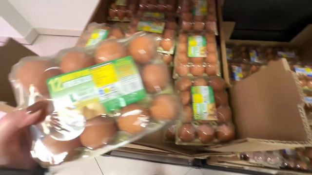 Шоппинг с покупкой еды на завтраки и хоз-бытовых средств в Испании смотреть онлайн