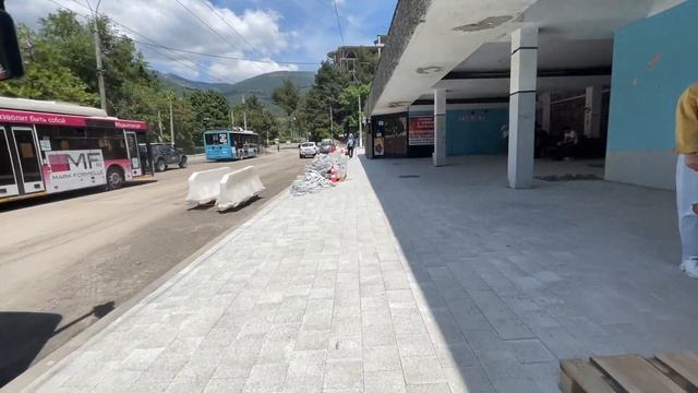 Ялта улица Московская Автовокзал Ремонт тротуаров 20 мая 2022 г. НЕ ДОСТУПНАЯ СРЕДА смотреть онлайн