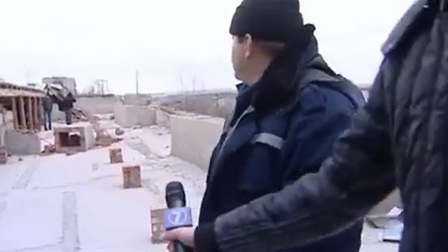 В Вологде ветром сдуло крышу с дома смотреть онлайн
