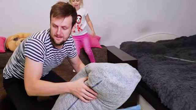 Оливка против Занозы - Пол вода и приключение с акулой дома - Серия 2 смотреть онлайн