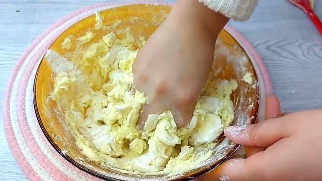 One of the simplest and easiest biscuits, very tasty and prepared in minutes смотреть онлайн