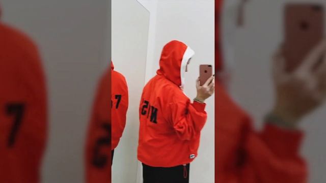 Яркий двусторонний бомбер смотреть онлайн