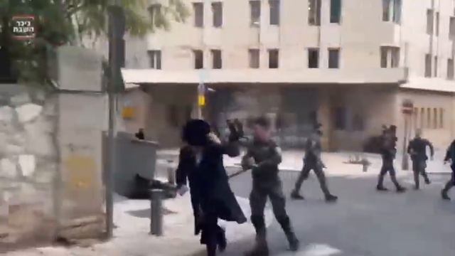 Точная дата съёмки не известна..Вот это надо повсеместно проделывать смотреть онлайн