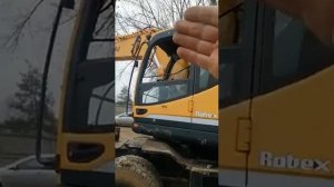 Разбилась форточка на экскаваторе. Как поменять ?