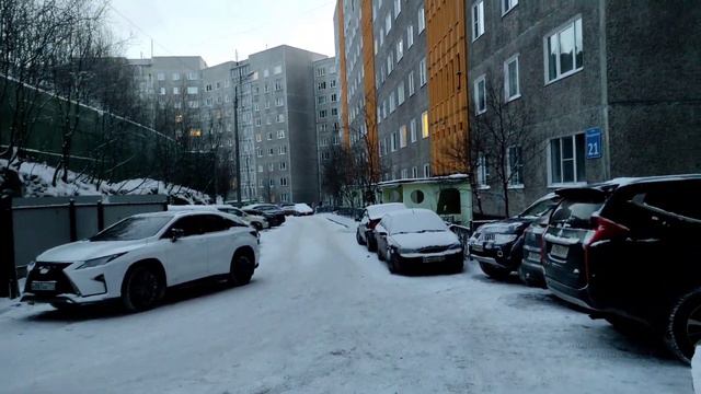 Улица Кильдинская 23,25,а также обзорная площадка с улицы Кильдинской.Мурманск. смотреть онлайн