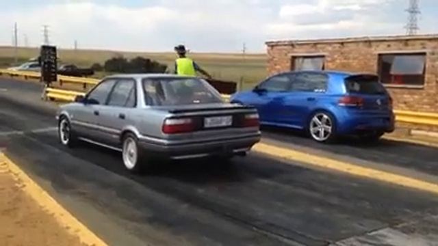 Toyota Corolla vs Golf 6 R смотреть онлайн